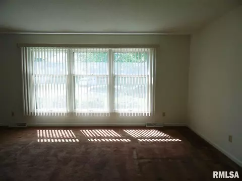 109 Jana Rd, Macomb, IL 61455 photo 5