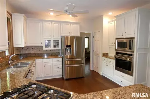 820 W Bennett Ct, Dunlap, IL 61525 photo 8