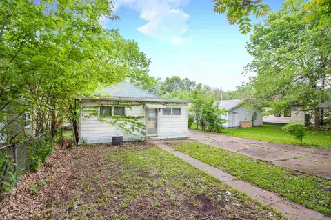 412 E Thrush Ave, Peoria, IL 61603 photo 4