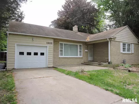 1303 Campusview, Macomb, IL 61455 photo 3