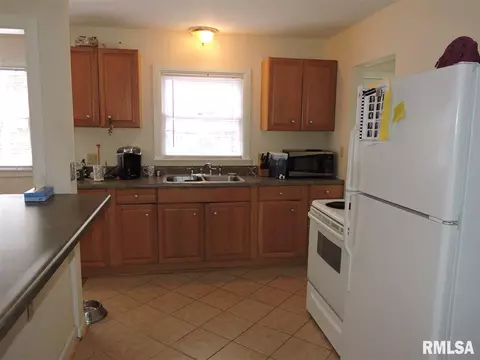 1303 Campusview, Macomb, IL 61455 photo 12