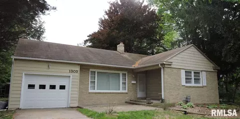 1303 Campusview, Macomb, IL 61455 photo 1