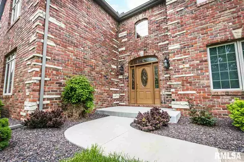 613 Mayfair Ct, Germantown Hills, IL 61548 photo 2