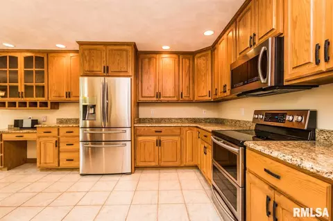 613 Mayfair Ct, Germantown Hills, IL 61548 photo 7
