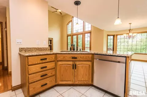 613 Mayfair Ct, Germantown Hills, IL 61548 photo 8