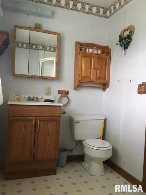 650 Custer, Canton, IL 61520 photo 17