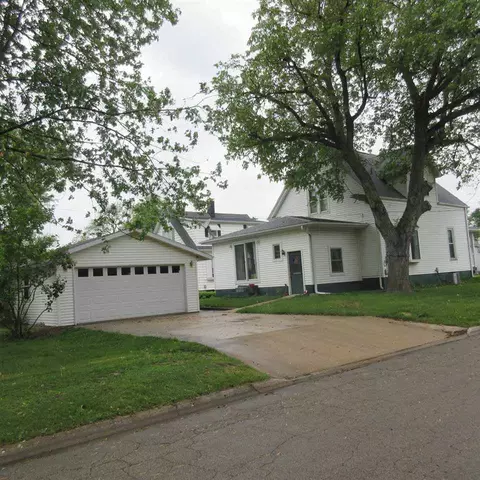 650 Custer, Canton, IL 61520 photo 2