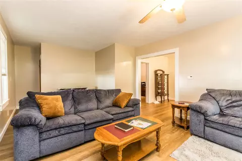203 N Rolla St, Eureka, IL 61530 photo 4