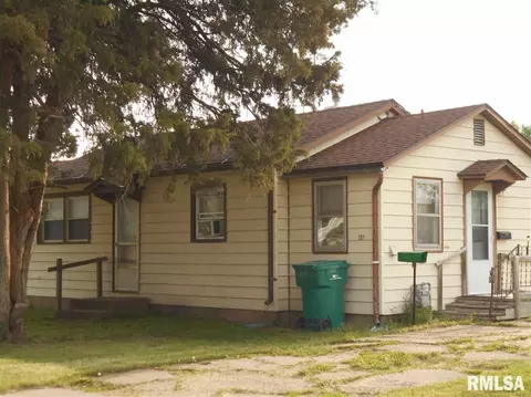 1301 Maple Ave, Macomb, IL 61455 photo 2
