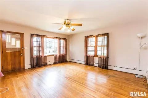 131 E Main St, Cuba, IL 61427 photo 8