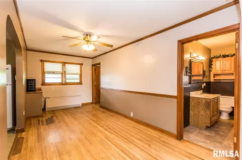 131 E Main St, Cuba, IL 61427 photo 9
