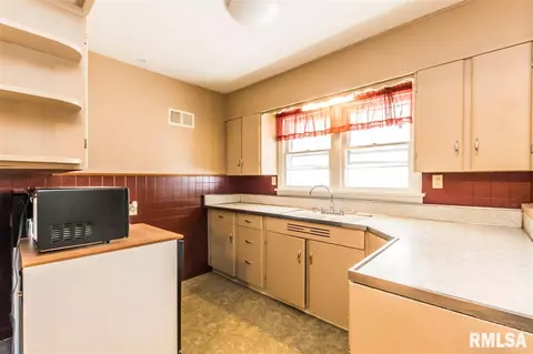 131 E Main St, Cuba, IL 61427 photo 12
