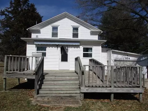 304 E Clinton St, Avon, IL 61415 photo 2