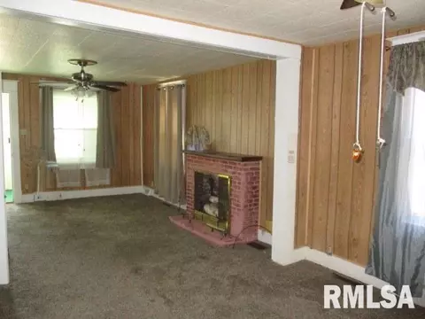304 E Clinton St, Avon, IL 61415 photo 7