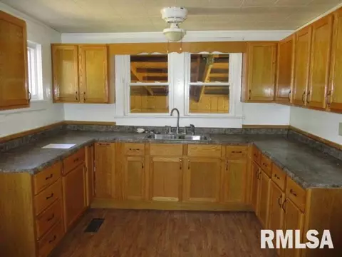 304 E Clinton St, Avon, IL 61415 photo 8