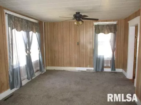 304 E Clinton St, Avon, IL 61415 photo 6