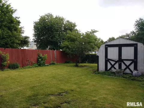 521 E Pne, Canton, IL 61520 photo 10