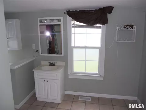 521 E Pne, Canton, IL 61520 photo 5