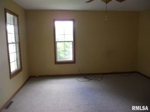 521 E Pne, Canton, IL 61520 photo 3