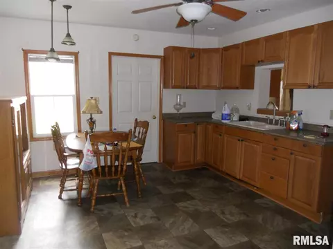 521 E Pne, Canton, IL 61520 photo 8