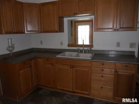521 E Pne, Canton, IL 61520 photo 6