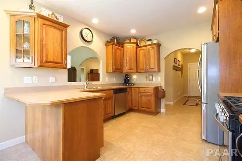 403 Cottingham Ln, Germantown Hills, IL 61548 photo 9