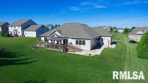 403 Cottingham Ln, Germantown Hills, IL 61548 photo 2