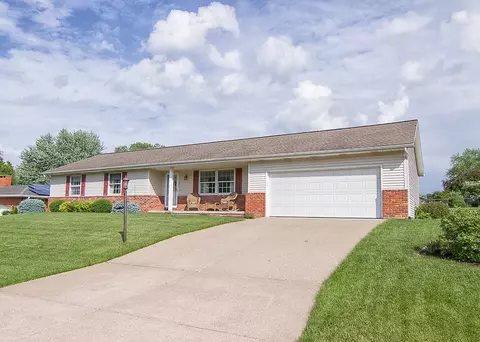 313 Pinecrest Dr, Germantown Hills, IL 61548 photo 1