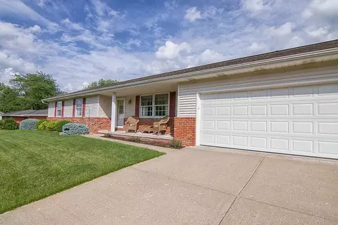 313 Pinecrest Dr, Germantown Hills, IL 61548 photo 4