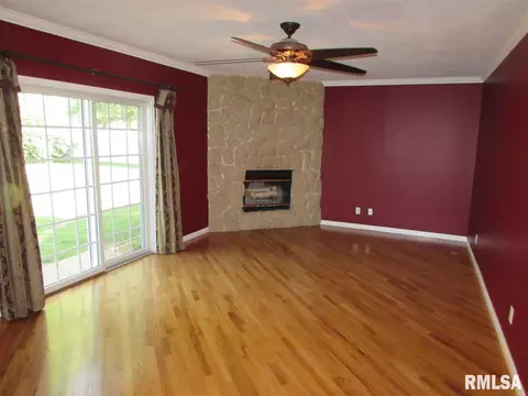 310 Crestview Dr, Metamora, IL 61548 photo 8