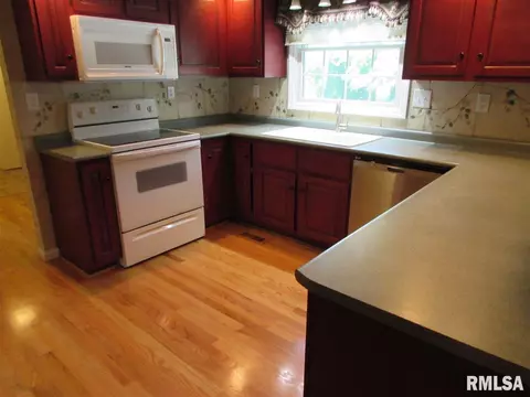 310 Crestview Dr, Metamora, IL 61548 photo 4