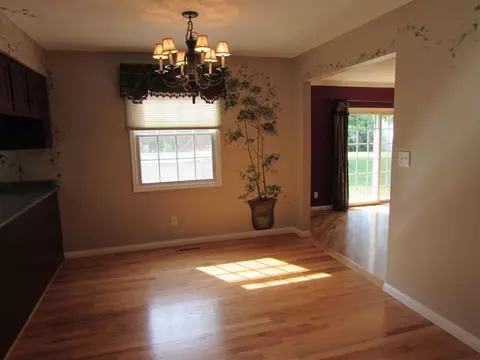 310 Crestview Dr, Metamora, IL 61548 photo 6