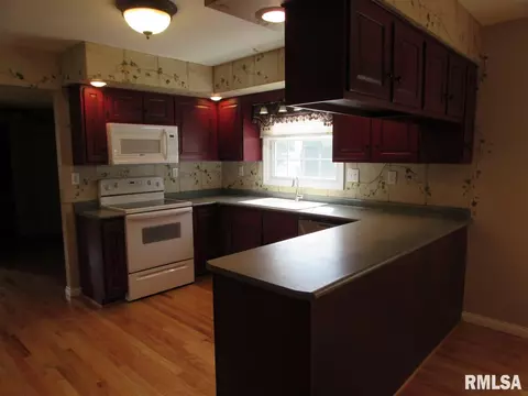 310 Crestview Dr, Metamora, IL 61548 photo 5