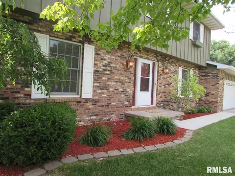 310 Crestview Dr, Metamora, IL 61548 photo 2