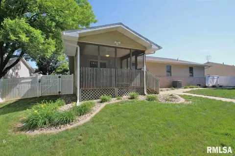 1130 E Sycamore, Canton, IL 61520 photo 7