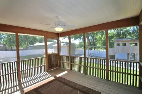 1130 E Sycamore, Canton, IL 61520 photo 5