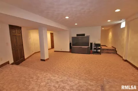 1130 E Sycamore, Canton, IL 61520 photo 17