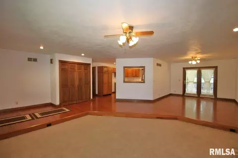 1130 E Sycamore, Canton, IL 61520 photo 15