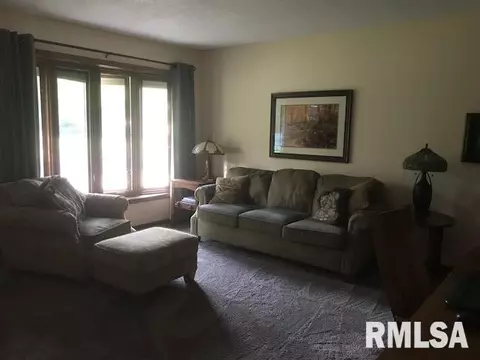 1307 Thomas, Macomb, IL 61455 photo 3