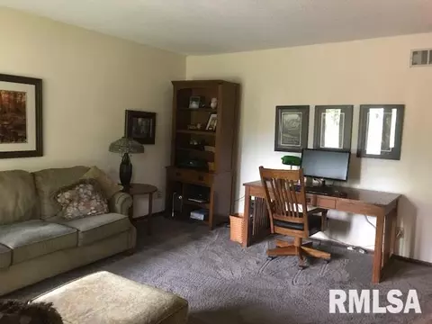 1307 Thomas, Macomb, IL 61455 photo 2