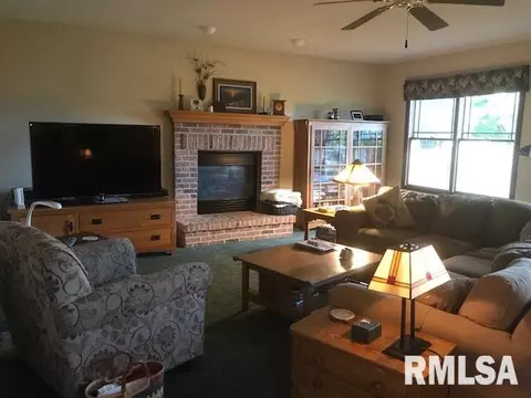 1307 Thomas, Macomb, IL 61455 photo 5