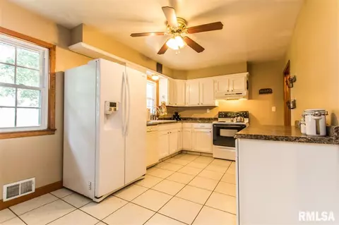 114 W Bertram St, Metamora, IL 61548 photo 11