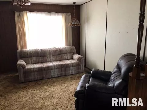 409 W Chase St, Macomb, IL 61455 photo 4