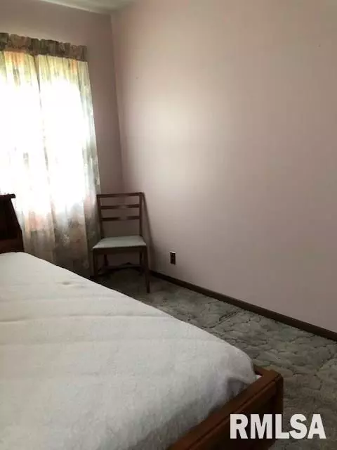 409 W Chase St, Macomb, IL 61455 photo 9