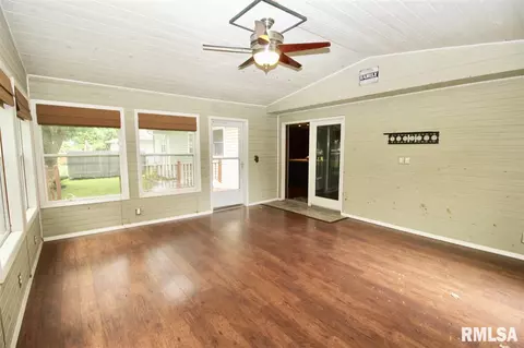 328 E Glendale, Manito, IL 61546 photo 13
