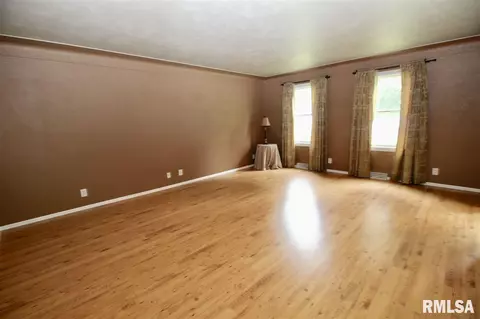 328 E Glendale, Manito, IL 61546 photo 10