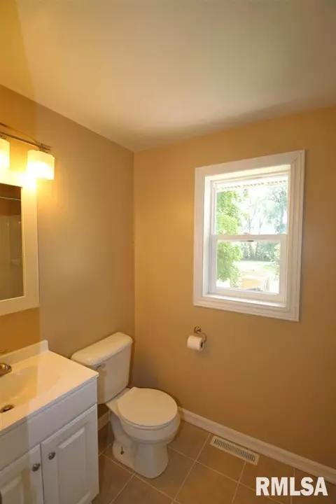 231 E Parkside, Washburn, IL 61570 photo 20
