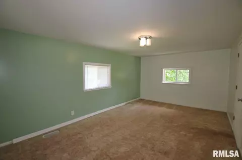 231 E Parkside, Washburn, IL 61570 photo 11
