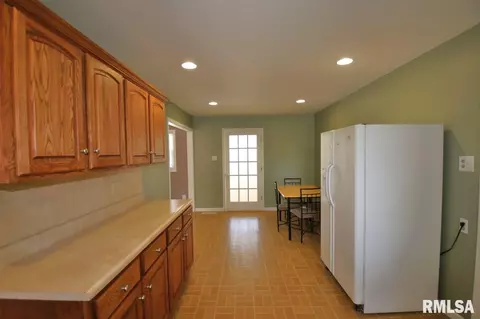 231 E Parkside, Washburn, IL 61570 photo 3