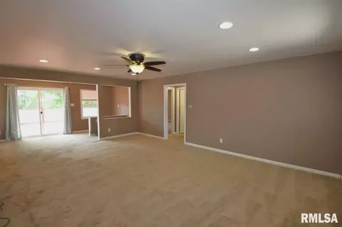 231 E Parkside, Washburn, IL 61570 photo 8